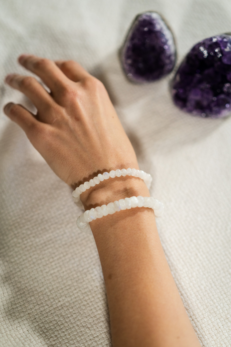 Náramok z mesačného kameňa