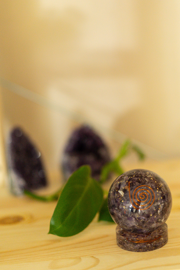 Orgonitová guľa Ametyst