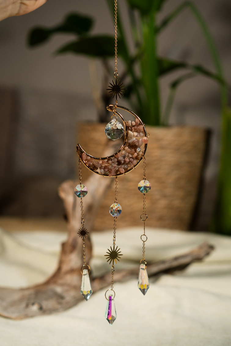 Lapač slnka – Mesiac s Ružovým Mesačným Kameňom