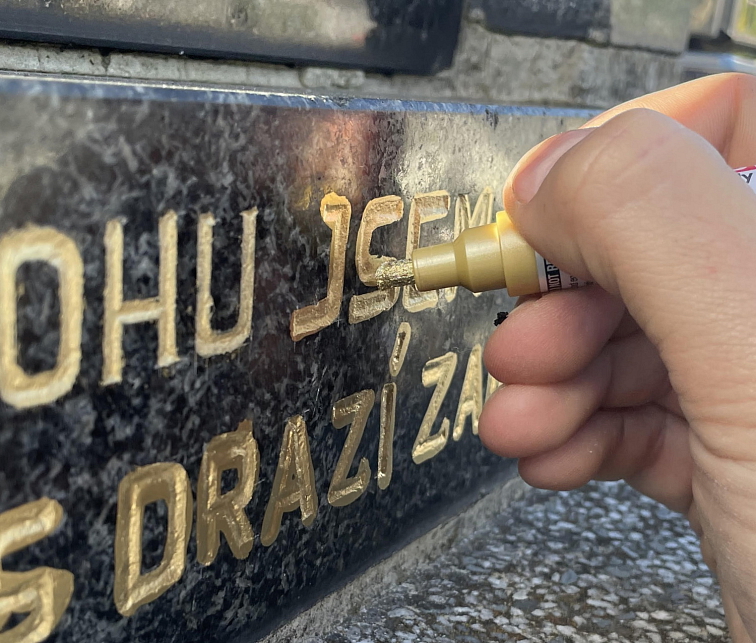 Fix pro obnovu písma v kameni