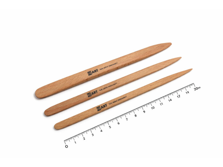 Ručně vyráběná plochá modelovací špachtle z bukového dřeva