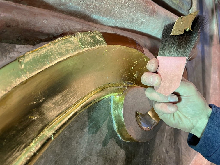 Pokládací štětec pro přenášení zlata