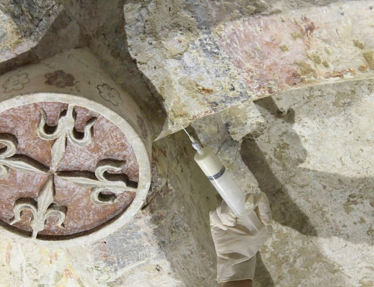 Ledan TB1 - injektážní malta pro zpevnění omítek, štuku a sgrafit