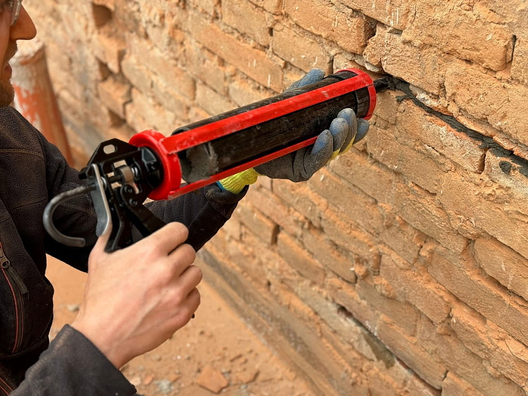 Kotevní jednosložková malta pro kotvení helikálních výztuží