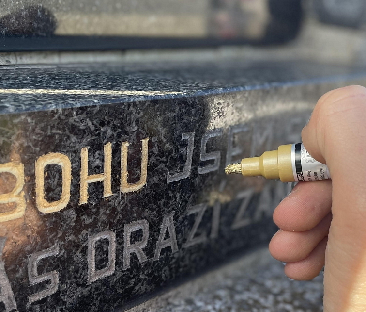 Fix pro obnovu písma v kameni