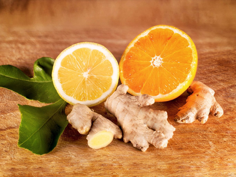 Vonná svíčka MACOCHA - pomeranč a zázvor - černá s víčkem velká