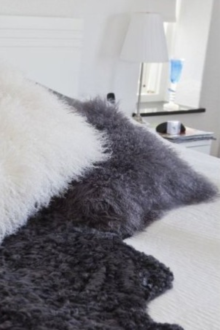 Polštář Solid Grey, tibetská kožešina, 60x40 cm