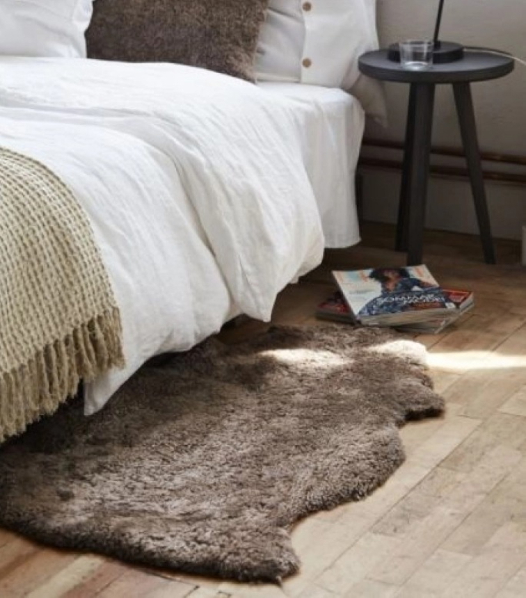 Kudrnatá australská kožešina Curly, hnědá, 95x60 cm