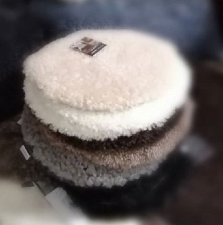 Kožešina na židli Curly Lt.Brown, světle hnědá, O34 cm