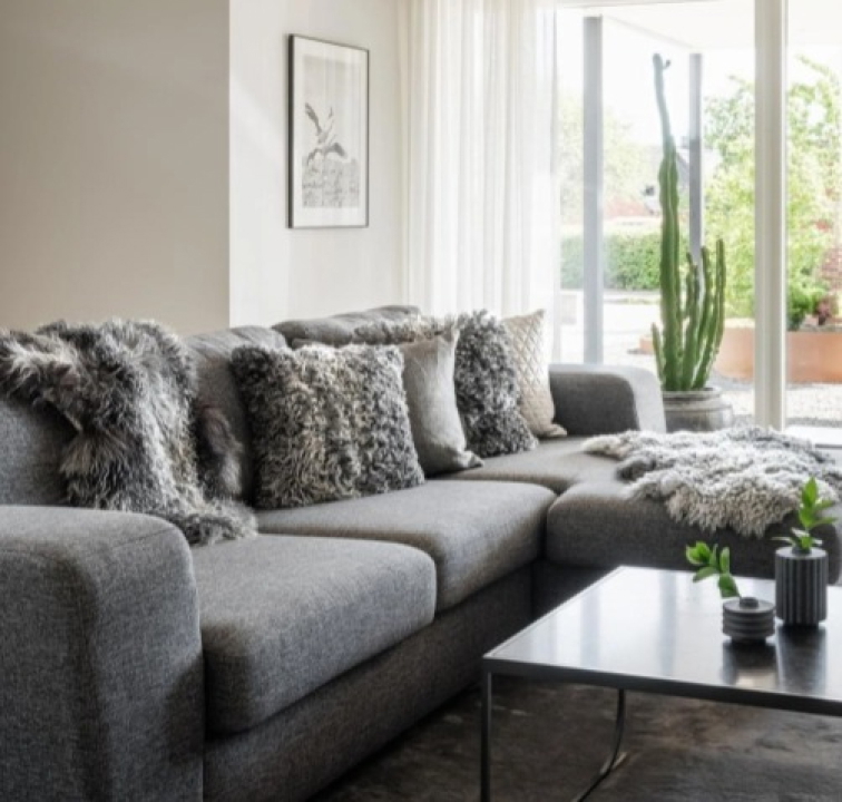 Polštář australská kožešina Curly, hnědá, 45x45 cm