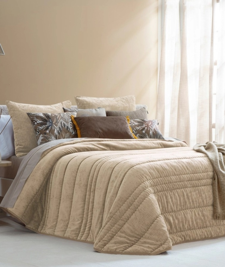 Přehoz na postel Nui Arena, béžový, 270x270 cm, se 2 povlaky na polštáře