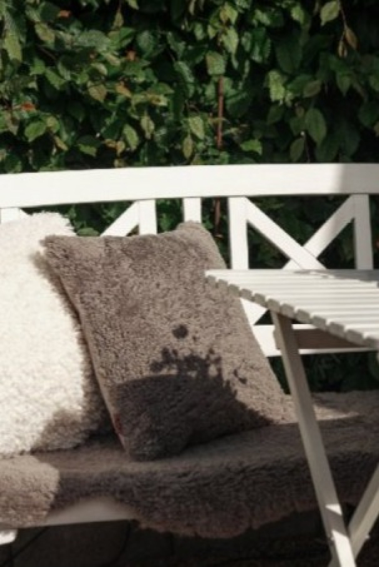 Polštář australská kožešina Curly, šedo-hnědá, 45x45 cm