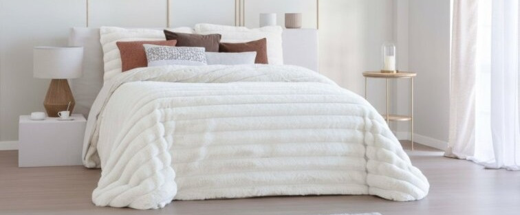 Hřejivý přehoz Cedric White, bílý, se 2 povlaky na polštáře 270x270 cm