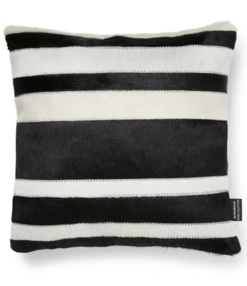 Polštář hovězí kůže Stripy, černobílý, 45x45 cm