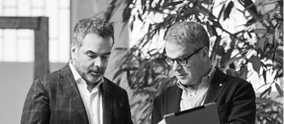 Minimalistická sedačka Spencer, 248 cm, látková, modulární