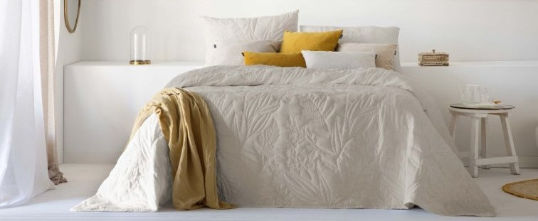 Přehoz na postel Mireya Beige se 2 povlaky na polštáře, 270x270 cm, béžový