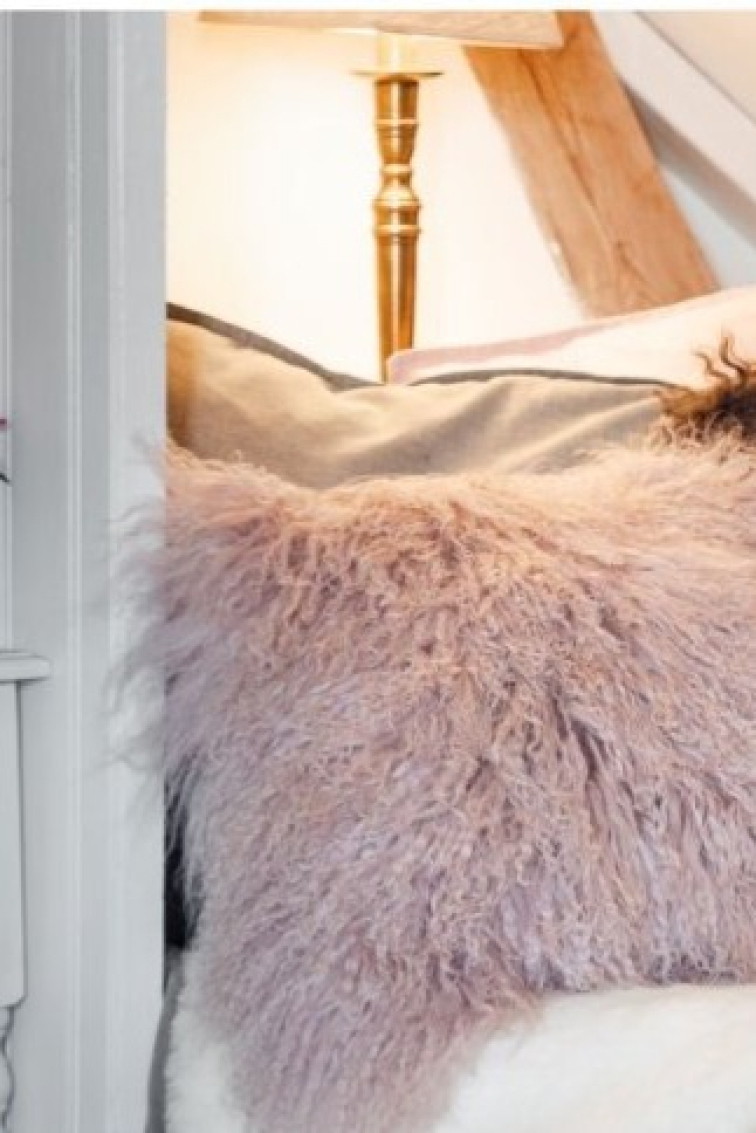 Polštář Pale Pink, tibetská kožešina, růžová, 40x40 cm