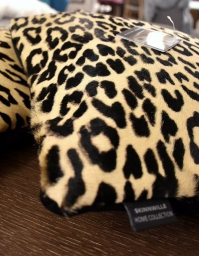 Polštář Panther Patty, hovězí kůže, 45x45 cm