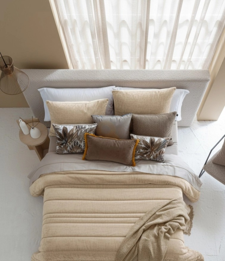 Přehoz na postel Nui Arena, béžový, 270x270 cm, se 2 povlaky na polštáře