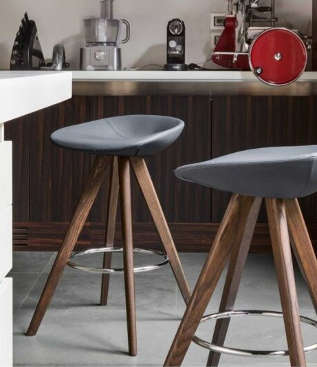 Barová židle Palm Wood, dřevo, variabilní potah, v.67 cm, CS1811-MTO