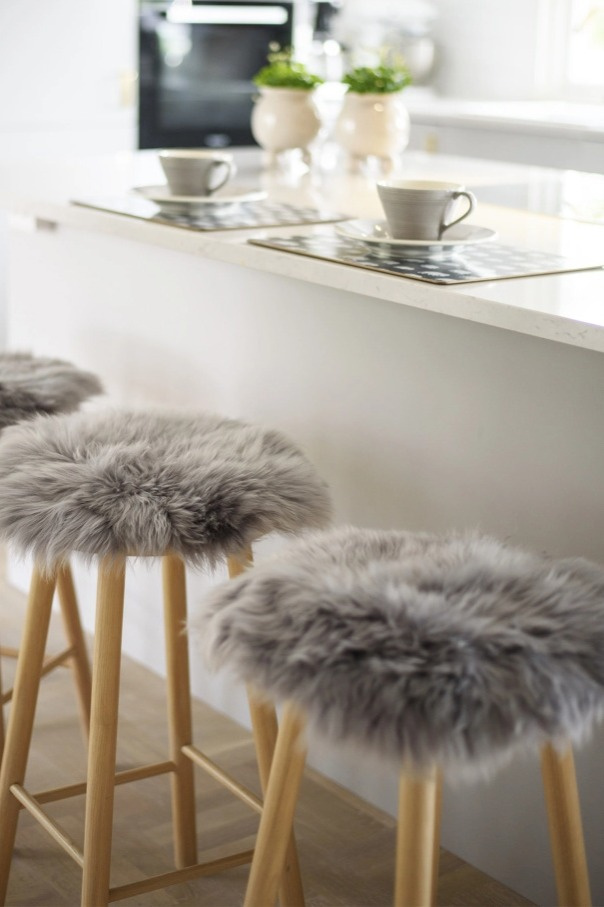 Kožešina na židli Gently, světle šedá, O34 cm