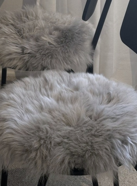 Kožešina na židli Gently, světle šedá, O34 cm