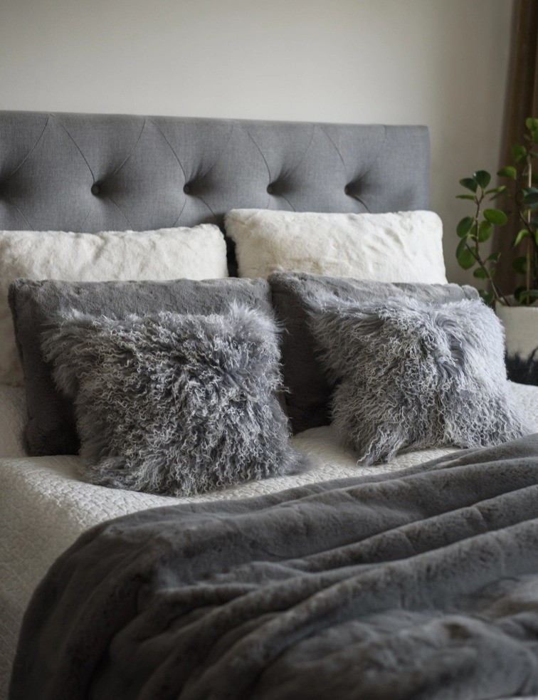 Polštář tibetská kožešina Shansi, šedá Degradé - 60x40 cm