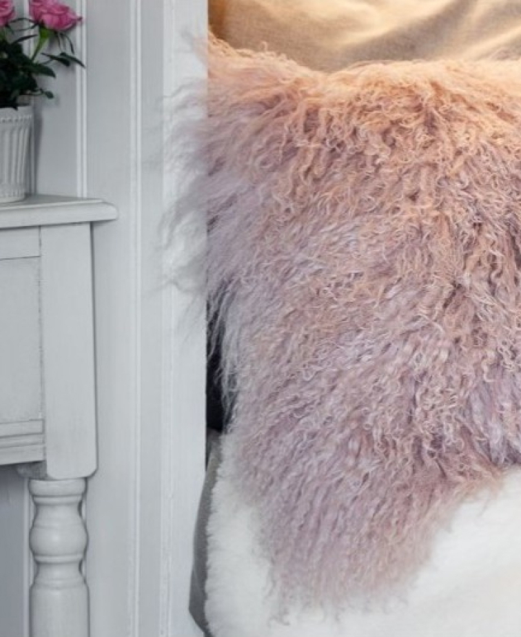 Polštář Pale Pink, tibetská kožešina, růžová, 40x40 cm