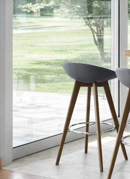 Barová židle Palm Wood, dřevo, umělá kůže, v.67 cm, CS1811-SK