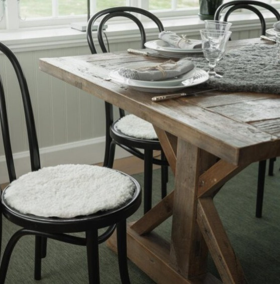 Kožešina na židli Curly White, bílá, Ø34 cm