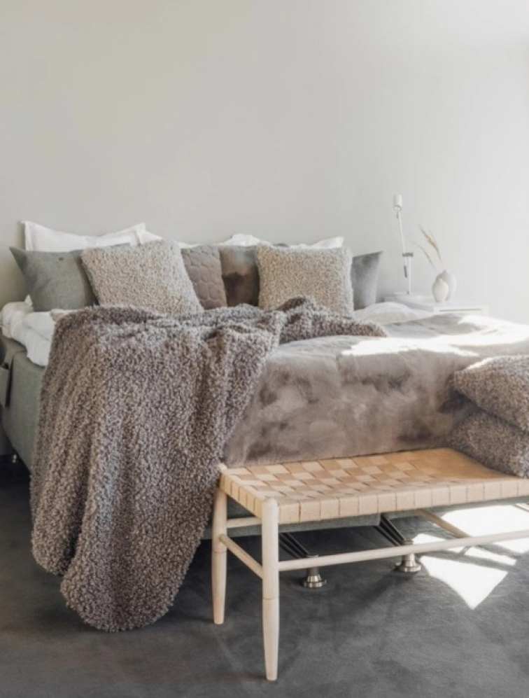 Polštář Snowtop, tibetská kožešina, světle šedá, 60x40 cm