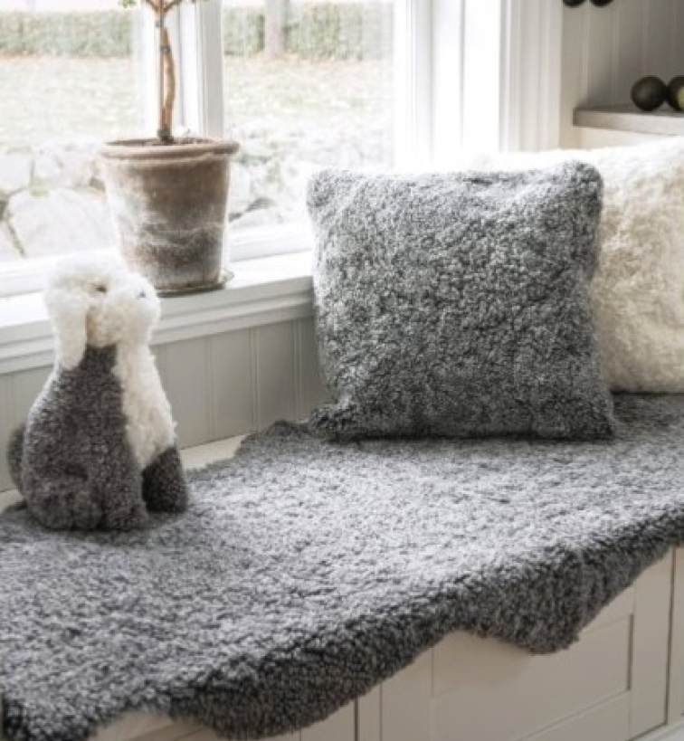 Kudrnatá australská kožešina Curly Charcoal, stříbřitě šedá, 180x60 cm