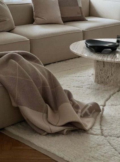 Koberec Lineal Sweep White, přírodně bílý