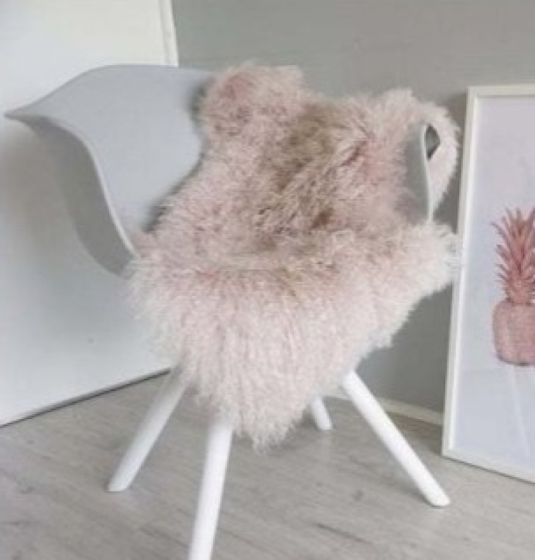 Tibetská kožešina Pale Pink, 95x55 cm