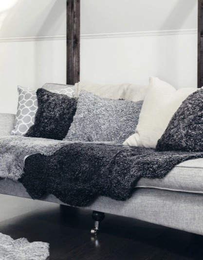 Polštář hovězí kůže Stripy, černobílý, 45x45 cm