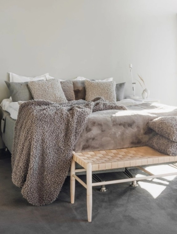 Polštář Snowtop, tibetská kožešina, světle šedá, 40x40 cm