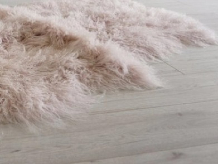 Tibetská kožešina Pale Pink, 95x55 cm