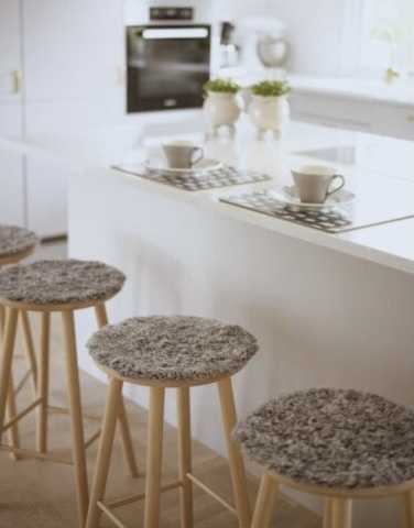 Kožešina na židli Curly Beige, béžová, O34 cm