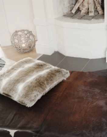 Polštář z hovězí kůže Resty, stříbrno-šedý, 45x45 cm