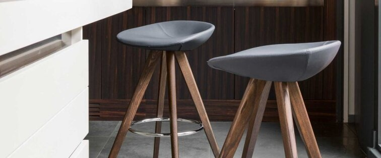 Barová židle Palm Wood, dřevo, variabilní potah, v.67 cm, CS1811-MTO