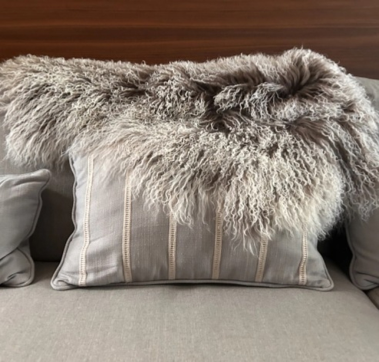 Tibetská kožešina, šedá Snowtop, 95x55 cm