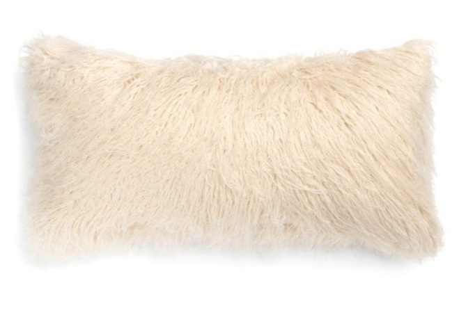Povlak na polštář Mongolian Ecru, slonová kost, umělá kožešina, 60x30 cm