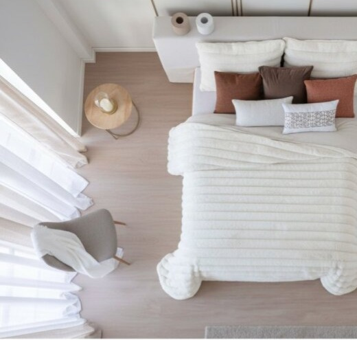 Hřejivý přehoz Cedric White, bílý, se 2 povlaky na polštáře 270x270 cm