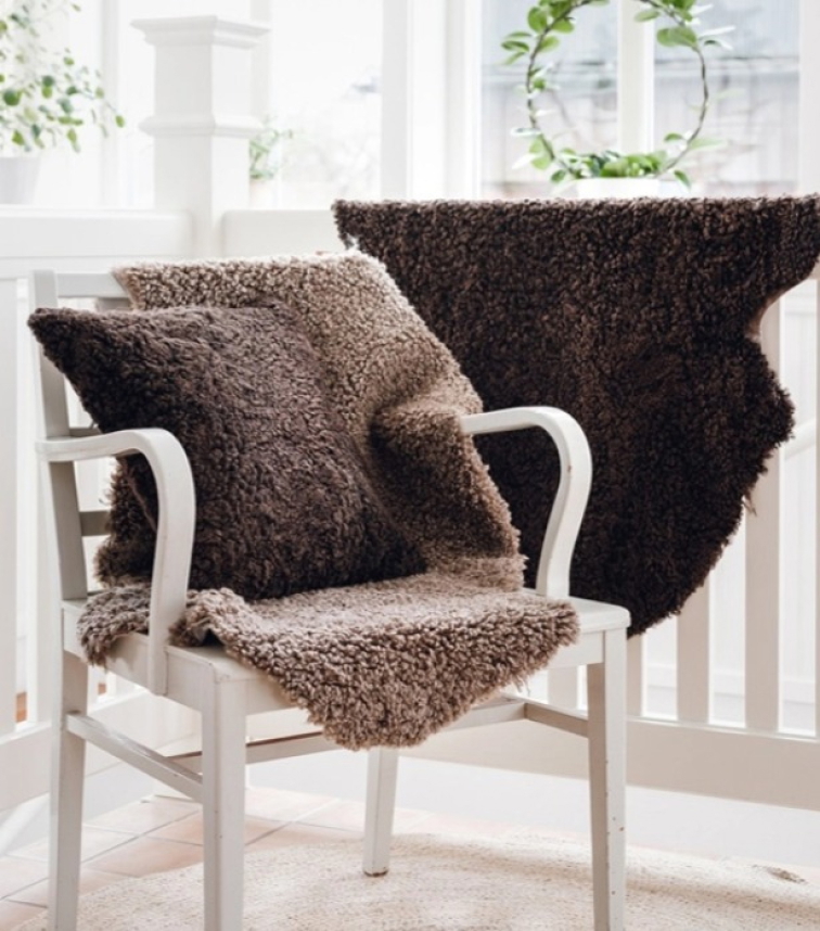 Polštář australská kožešina Curly, hnědá, 45x45 cm