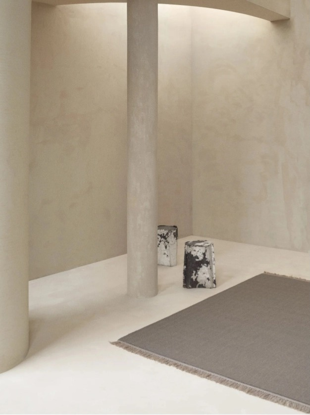 Hustý koberec Une Rose, starorůžový