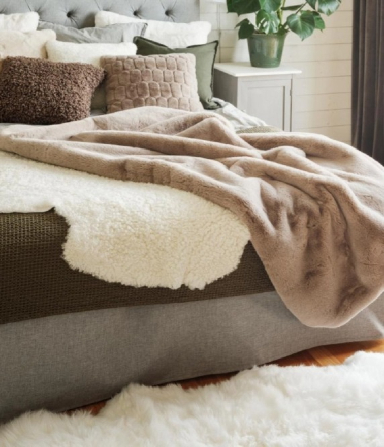 Kudrnatá australská kožešina Curly White, bílá, 180x60 cm