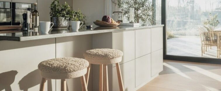 Kožešina na židli Curly Beige, béžová, O34 cm