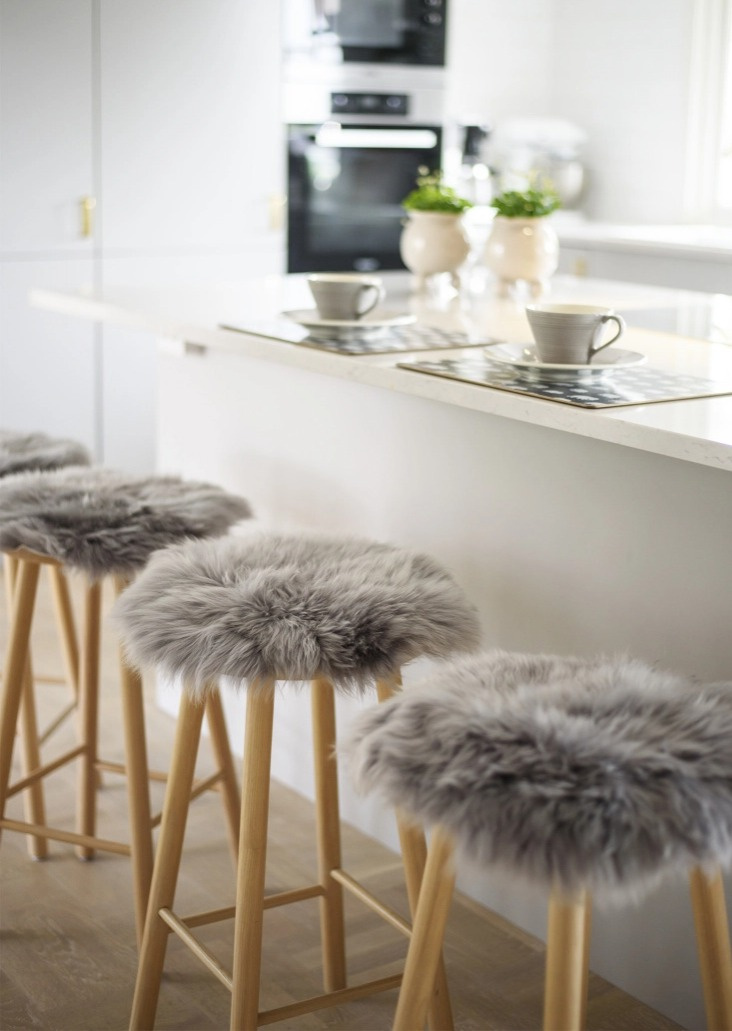 Kožešina na židli Gently, světle šedá, O34 cm