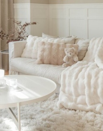 Polštář Misty Beige, umělá kožešina, 60x40 cm