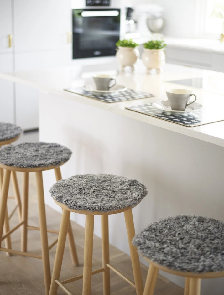 Kožešina na židli Curly Sand, O34 cm